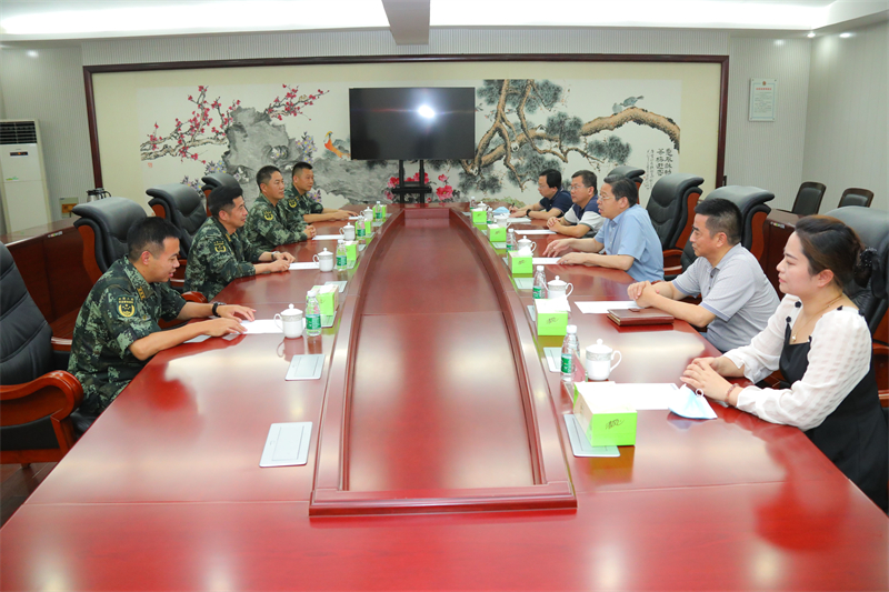 八一慰问进军营 共叙军民鱼水情