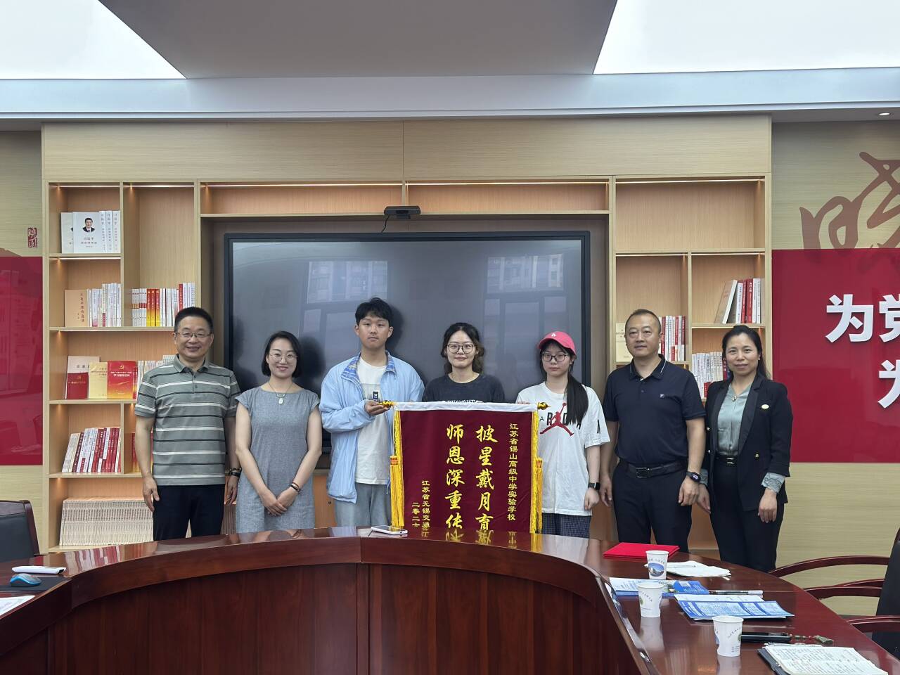 喜报传荣光  协同育新人